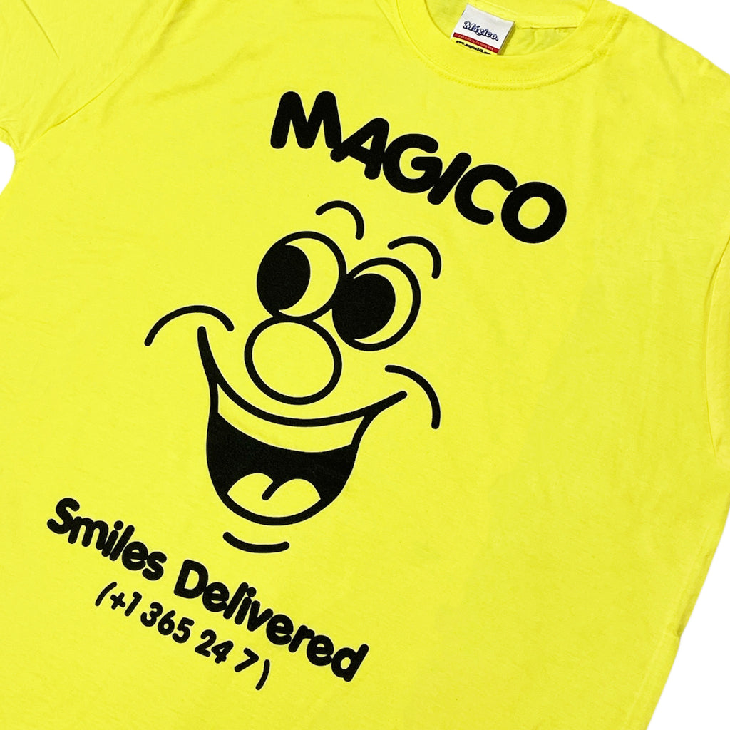 MÁGICO - "Smiles Delivered" T-shirt (Yellow)