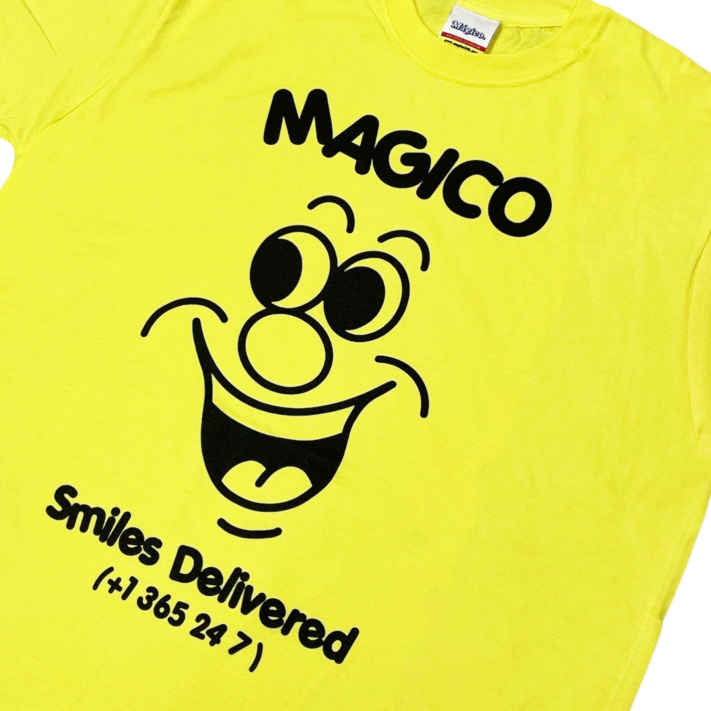 MÁGICO - "Smiles Delivered" T-shirt (Yellow)