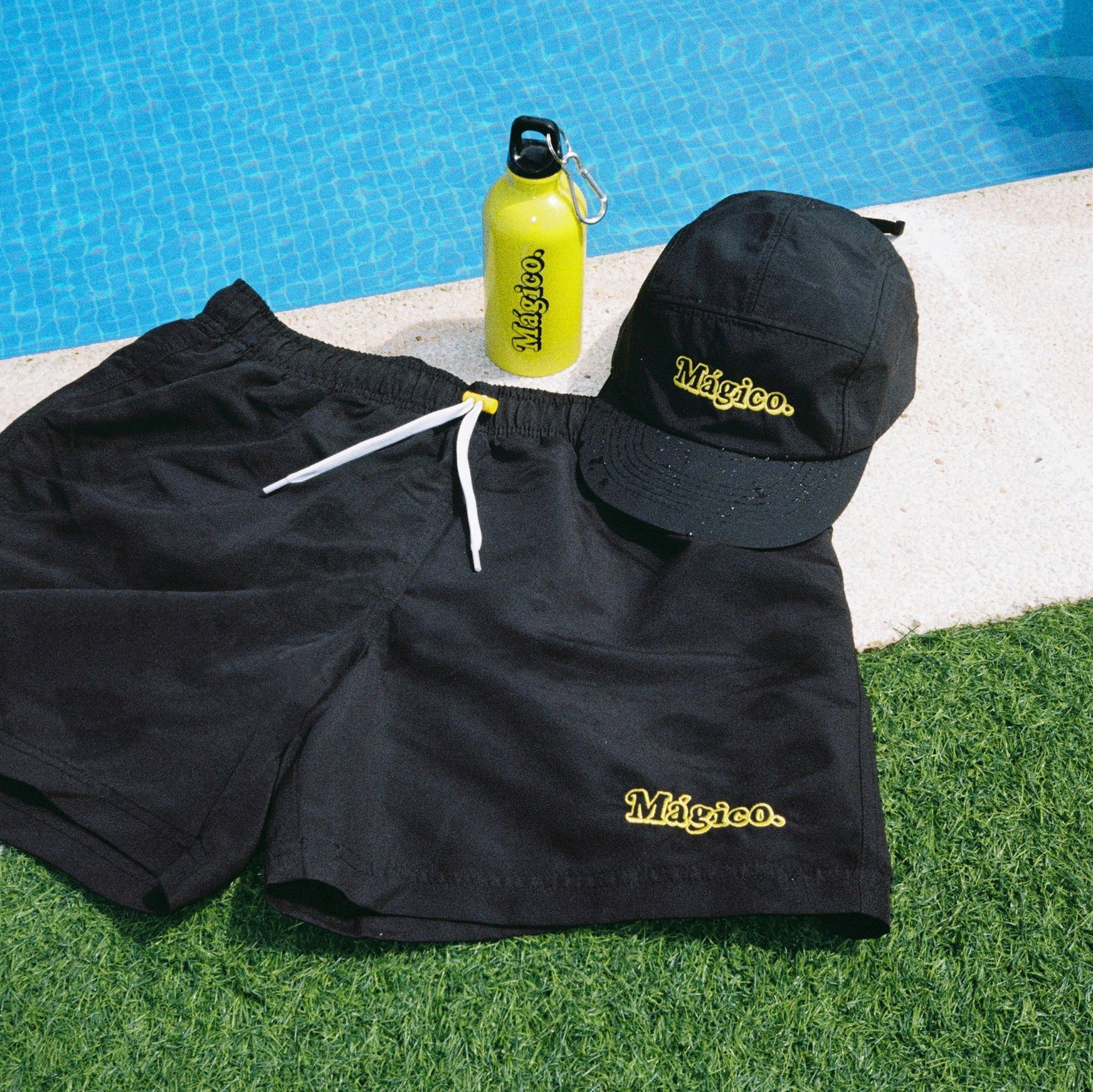 MÁGICO - Waterproof 5-Panel Cap (Black/Yellow)