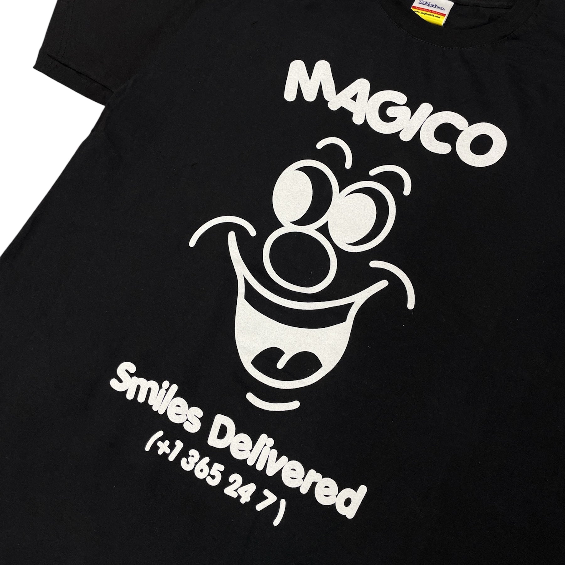 MÁGICO - "Smiles Delivered" T-shirt (Black)