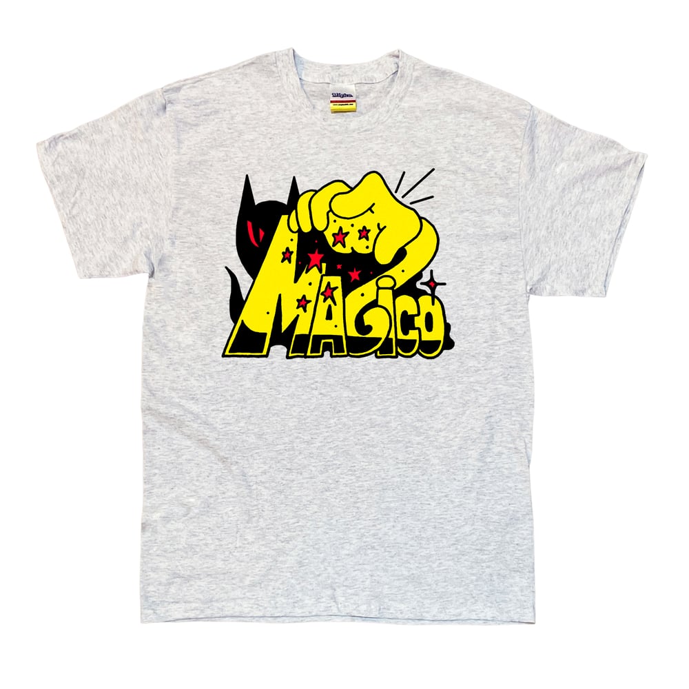 MÁGICO X Max Solca - "The Cat" tee (Light gray)