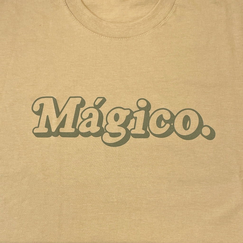 MÁGICO - Logo tee (Sand/Olive)