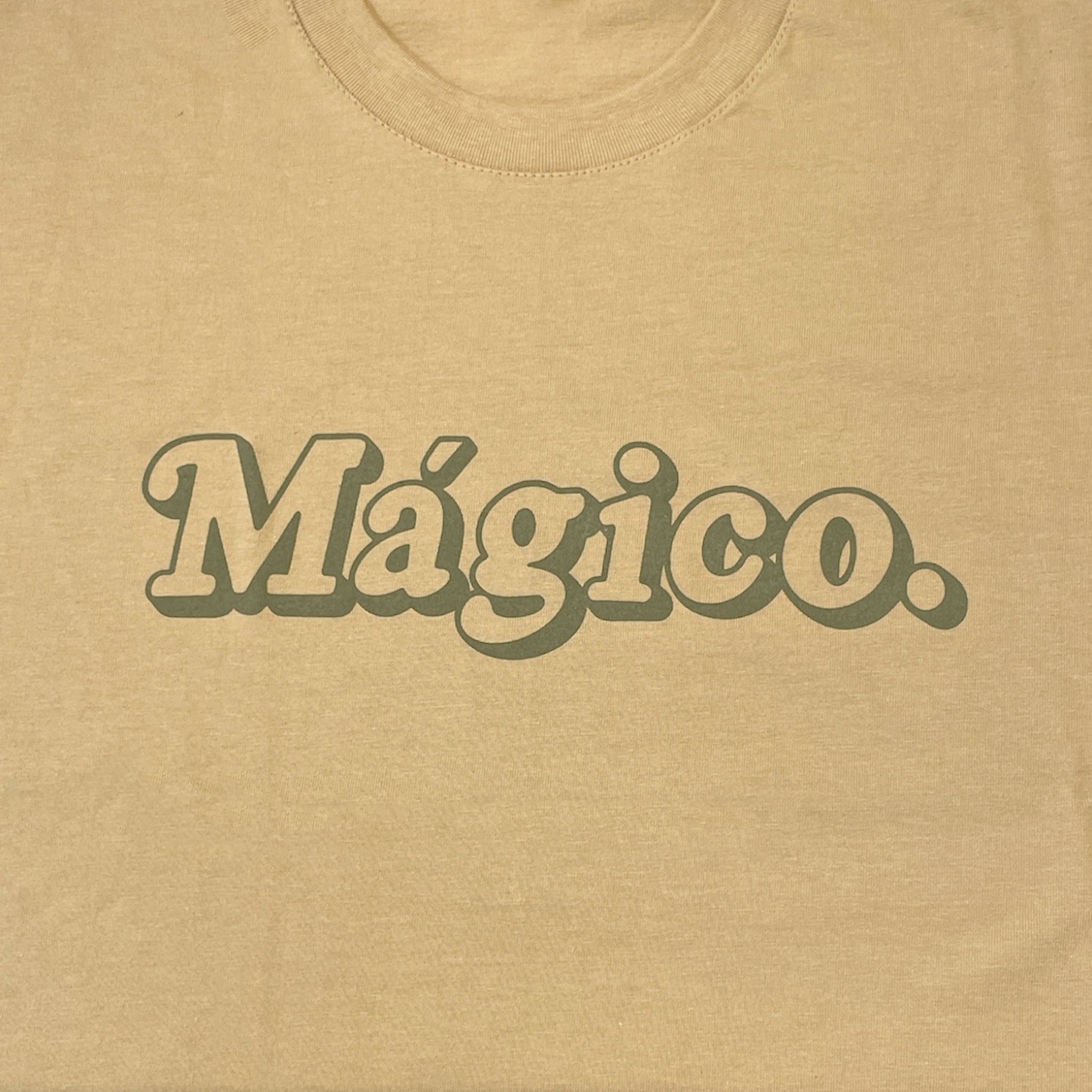 MÁGICO - Logo tee (Sand/Olive)